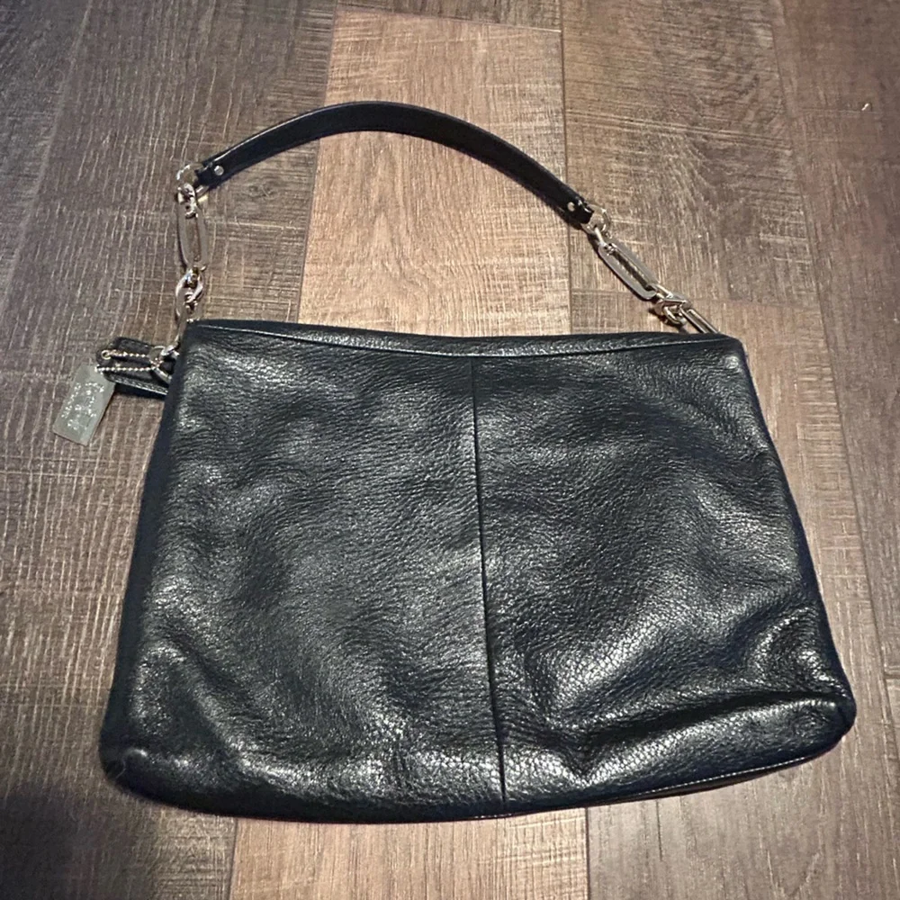 Coach black leather shoulder bag with gold accents - Picture 7 of 11